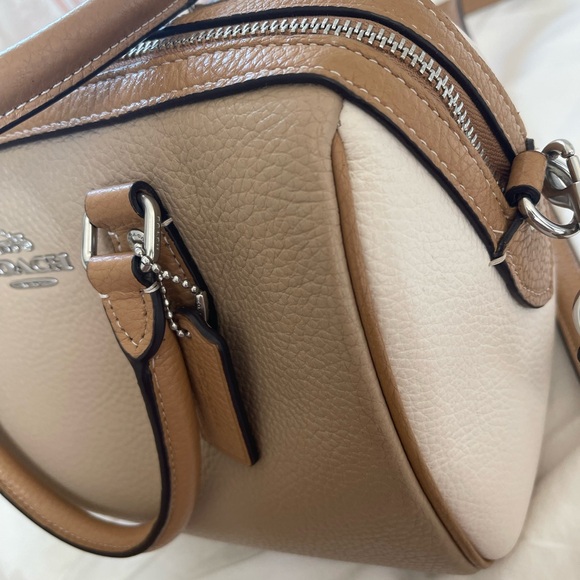 Coach Rowan Tan Satchel with Structured Shape and Medium Size - Picture 4 of 8